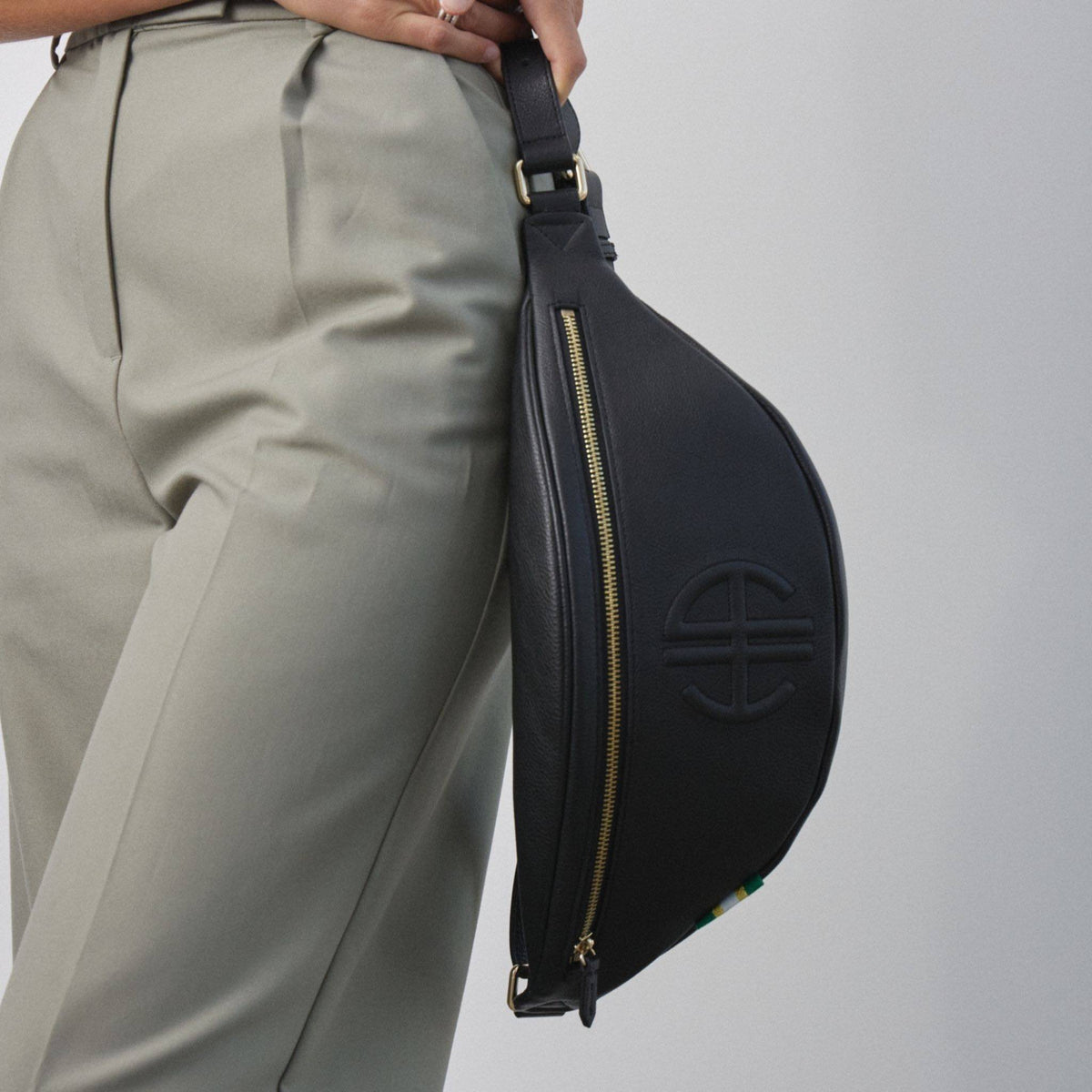 Harry-Austin-Leather-Venice-Bumbag-Black